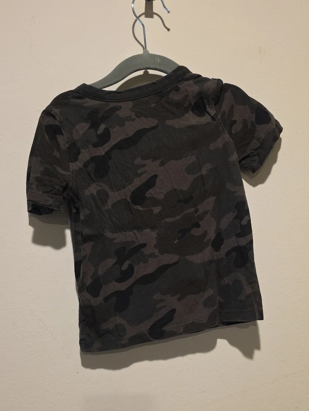 Old Navy Black & Charcoal Camo Short Sleeve Henley Tee 2t